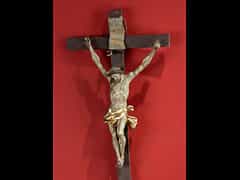Holzkreuz mit geschnitztem und gefasstem Corpus Christi