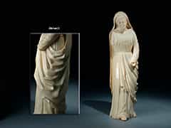 Elfenbeinschnitzfigur einer Maria oder Heiligen Anna
