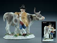 Meissener Porzellanfigurngruppe einer Kuh mit jungem Bauersmann