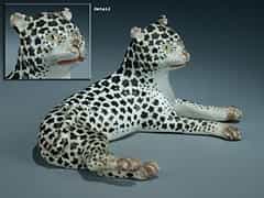 Meissner Porzellanfigur eines liegenden Leoparden