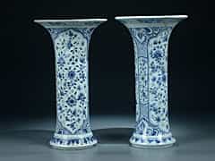 Paar Fayence-Vasen