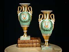 Paar Empire-Vasen