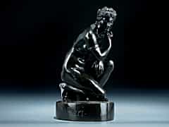 Bronzefigur der knienden Venus