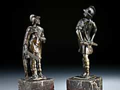 Feine Bronzeskulpturen von zwei Soldaten