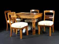Art Deco-Tisch und vier Stühle