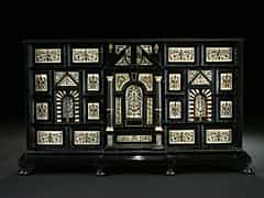  Kabinettschrank mit Elfenbeinintarsien des 17. Jahrhunderts