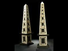 Paar große Obelisken