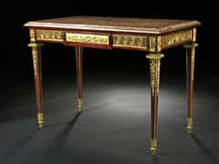 Elegant dekorierter Tisch mit Marmorplatte und vergoldeten Bronzen, Françoise Linke zugeschrieben