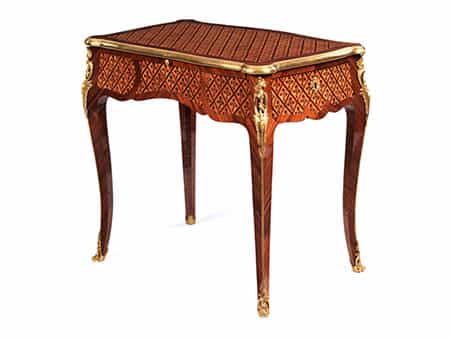 Kleiner Louis XV-Schreibtisch genannt „Aux Barbeaux“