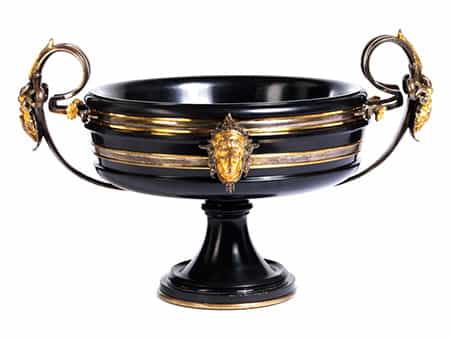 Elegante Vase mit Bronzedekor