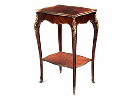  Kleines Tischchen im Louis XV-Stil