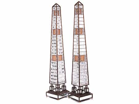 Paar äußerst dekorative Obelisken als Lampen