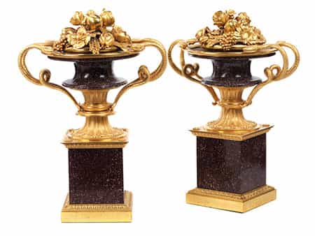Paar prächtige Ziervasen in Porphyr und vergoldeter Bronze