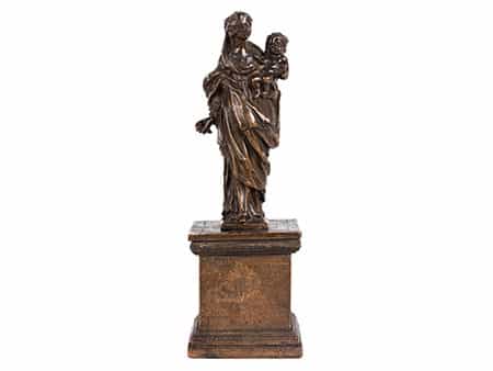  Bronzefigur einer Maria mit dem Kind