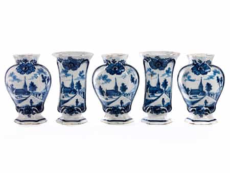  Kompletter Satz von fünf Delfter Vasen