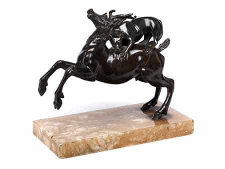 Bronzefigurengruppe eines Jagdhundes, der einen Hirsch anfällt