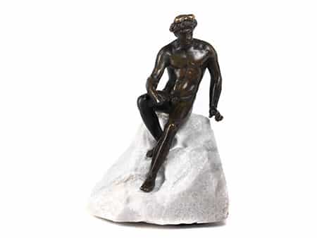  Bronzeskulptur „Sitzender Apollo“
