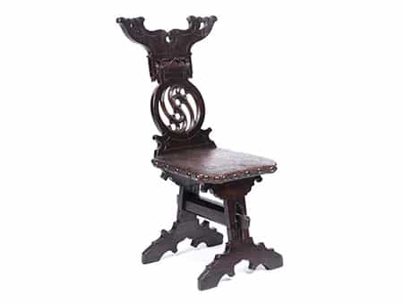 Stuhl im gotischen Stil