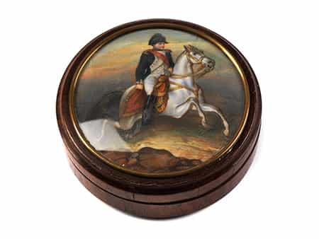 Schildplattdose mit Napoleondarstellung