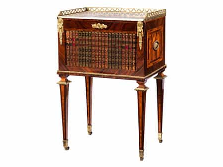 Feines Louis XVI-Nachttischchen, gestempelt „RVLC“