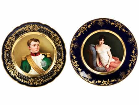Paar Porzellanteller mit napoleonischen Motiven