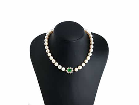  Perlenkette mit Smaragd-Diamantverschluss