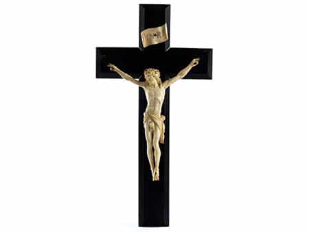  Ebenholzkruzifix mit Corpus Christi in Elfenbein
