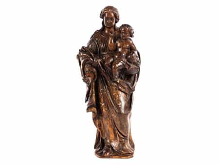  Schnitzfigur einer Madonna mit segnendem Jesuskind