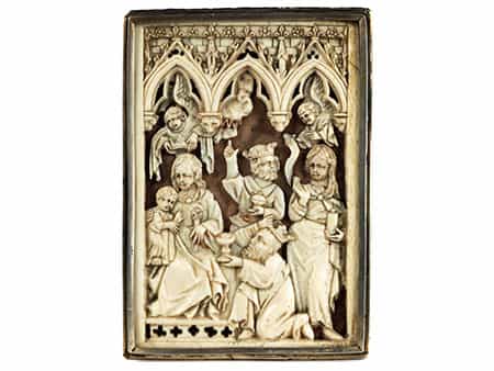 Elfenbeinrelief in gotischem Stil mit Darstellung der „Anbetung der Könige“