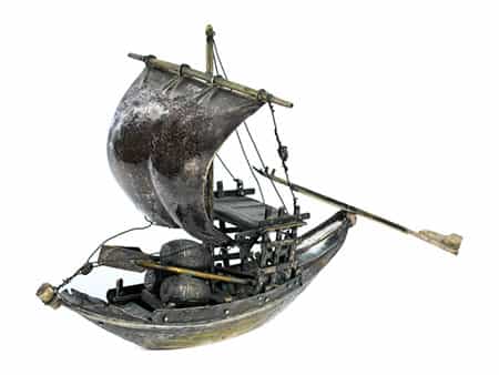  Silbernes Modell eines Schiffs