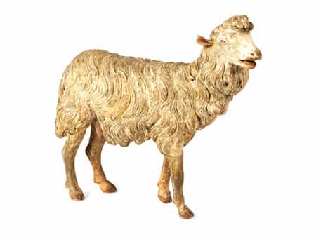 Krippenfigur eines Schafes