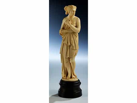Elfenbeinfigur einer badenden Venus nach antikem Vorbild