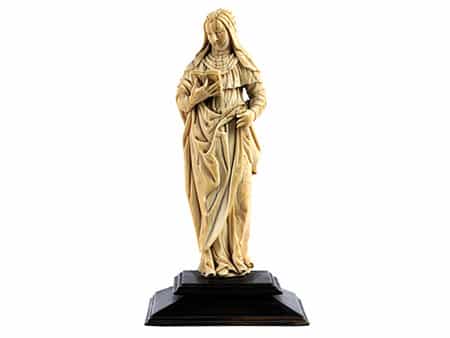  Elfenbein-Schnitzfigurine einer weiblichen Heiligen