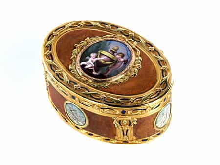Museale außerordentlich elegante und qualitätsvolle Golddose „En trois couleurs“
