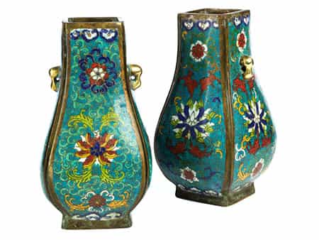 Paar massive Cloisonné-Vasen