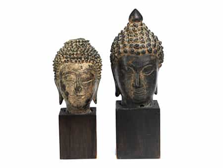 Zwei Köpfe des Buddha Shakyamuni