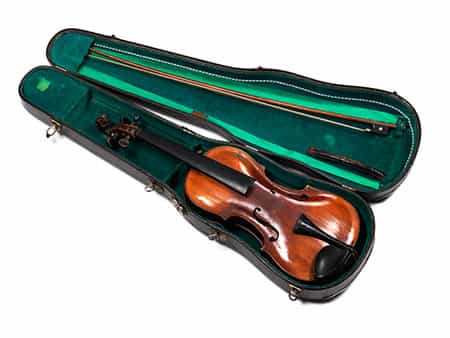 Alte Violine mit Löwenkopfschnecke