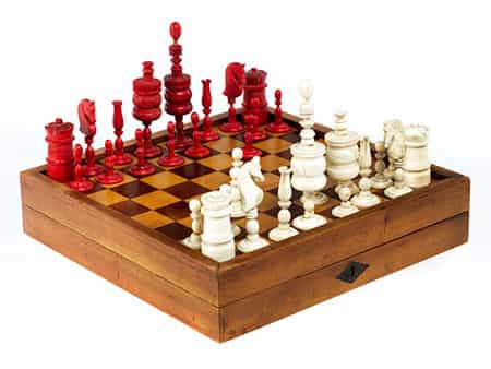 Schachfiguren im Brettspielkasten