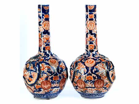 Paar große Imari-Vasen