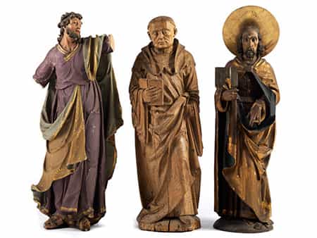 Konvolut von drei nahezu gleichgroßen Heiligenfiguren