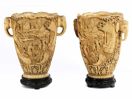 Paar Vasen mit Elefantenhandhaben
