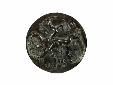 Bronze-Reliefplakette mit tanzenden Putten