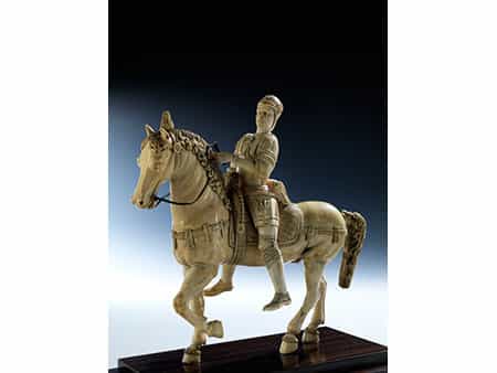 Elfenbein-Schnitzfigur Bartolomeo Colleoni (um 1400 - 1475) zu Pferde