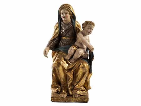 Schnitzfigur einer thronenden Madonna mit dem Kind