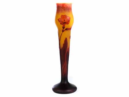 Vase mit Liliendekor, signiert „Daum“