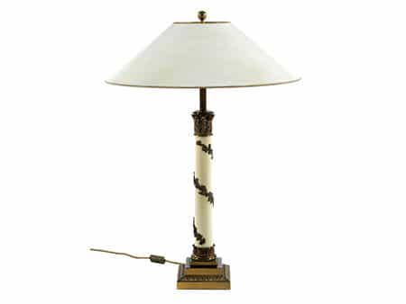 Lampe im klassizistischen Stil