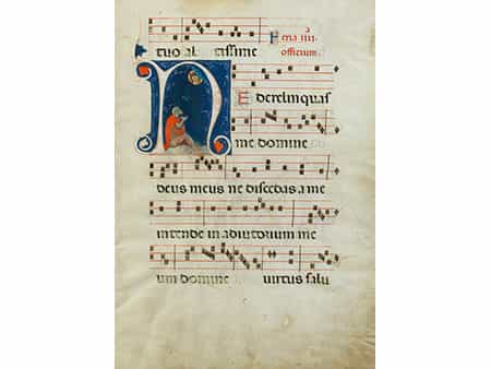 Seite eines Antiphonars mit Buchmalerei in der großen Iniziale