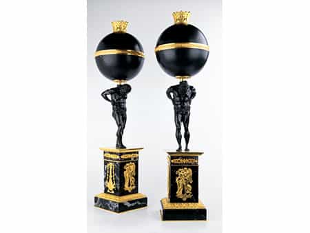 † Paar dekorative Skulpturen im Empire-Stil