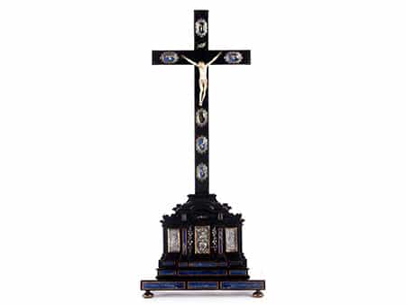 Reliquienkreuz des 17. Jahrhunderts mit Corpus Christi in Elfenbein
