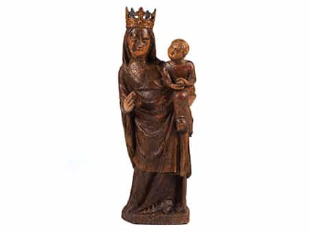 Schnitzfigur einer gotischen Madonna mit dem Kind